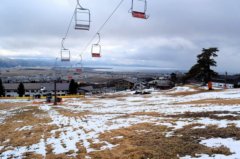 暖冬天气降雪不足日本福岛多家滑雪场面临经营难题